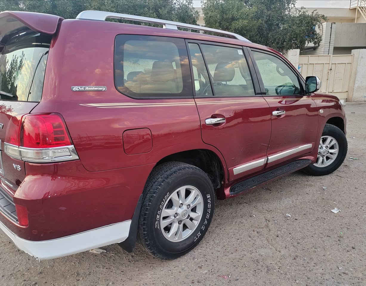 سلام عليكم لاندكروزر مونيكا 2011 ستينيه بلاديه السيارة مكفوله من الضربة والتبديل بيه صبغ بالبنيد بدون معجون وبدون فتح وبيه مقدار شبر اباب السايق
بقية السياره مكفوله 
محرك مكفول من تنقيص ولا تبخير ولا صوت 
كير جديد حداديه جديده تخم تاير جديد 
مواصفات السياره فول 1/1
سلايت 
بصمة 
كشنات كهرباء 
كشنات جلد 
تحكم ستيرن 
شاشه 
كامره 
رقم السياره بغداد الدولي الجديد 
مكان السياره بغداد 
السعر ٢٨٥
***********
