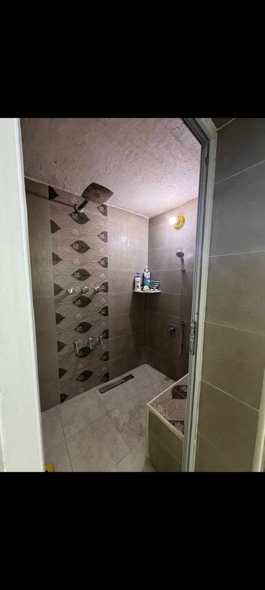 مشتمل للبيع المساحة ١٥٤ متر طابو ملك صرف الموقع شطيطه يحتوي على غرفة نوم وصاله ومطبخ واستقبال وصحيات 
                مكتب الحسيني 
              ***********
