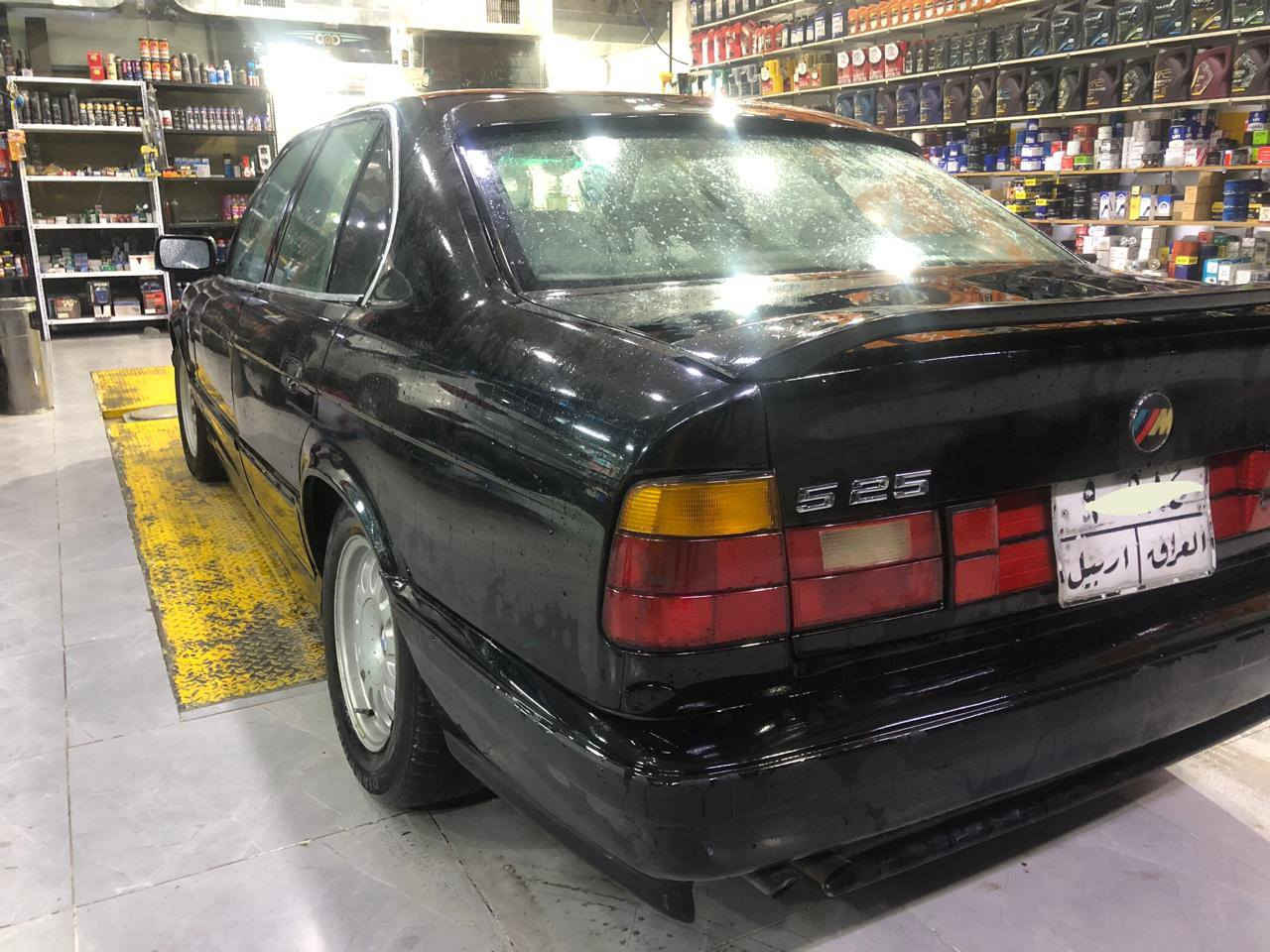 بي ام دبليو حجم 530 مكينه 525 موديل 1993 
كير مكينه تبريد تدفئه بشرط مكفوله من الحادث 
فول مواصفات عده سلايت 
 شاشه ايباد بجم عريض غرفه جلد اوف وايت 
تخم تاير جديد صدر جديد 
رقم أربيل شرط التحويل 
مكان السياره أربيل 
***********
