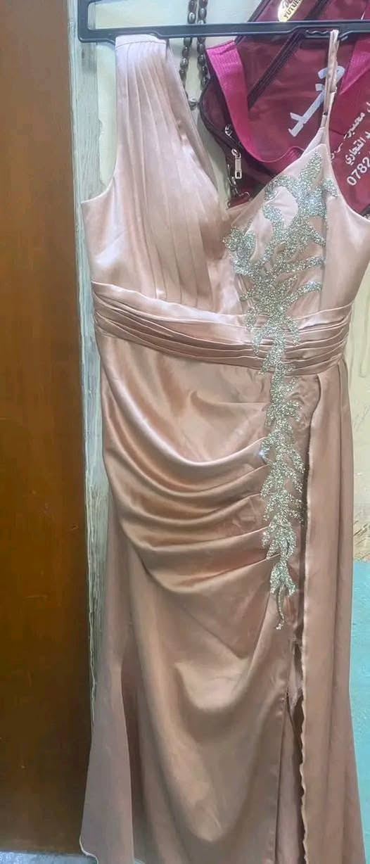 سلام عليكم بنات هاي فساتين قياسهن 44/46ماعد فستان جويتي قياسه40/42 ولبسه الجوزيه قياسه فري لفساتين ع 25ولبدله الماروني ماخذتها ب100وبيها مجال


**إذا كنت صاحب هذا الإعلان وتريد حذفه لأي سبب، رجاءا أرسل رسالة إلى الدعم الفني**