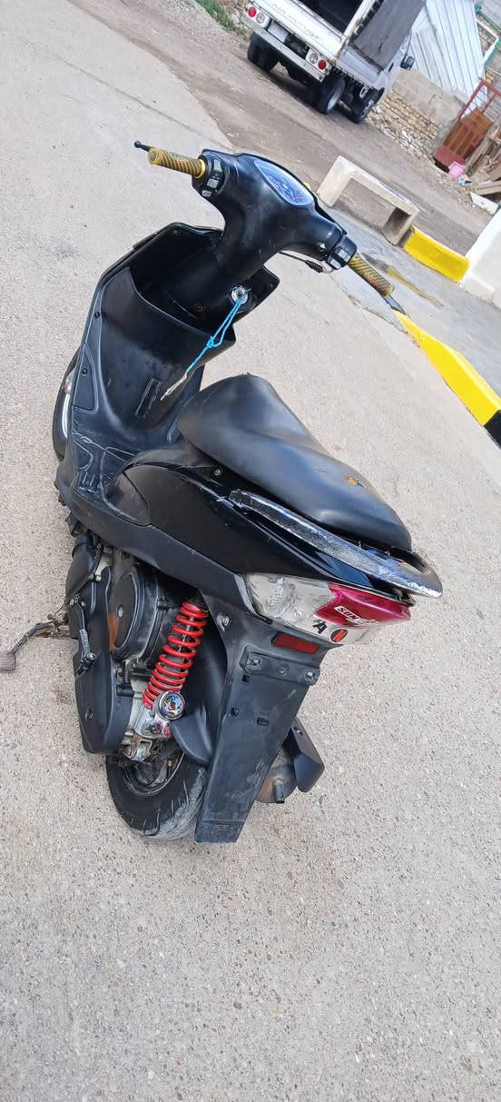 يا الله السلام عليكم للبيع ماكس عدله دراجه جديده وبلاديه مابيهه نقص كهربائيات كلها شغاله تايرات جدد مكينه مكفوله وناعمه لا تنقيص ولا نضوح السعر ٤٠٠ وبيهه مجال حك جيه مكاني بغداد الزعفرانيه رقمي *********** الشراي يتصل ويدلل
