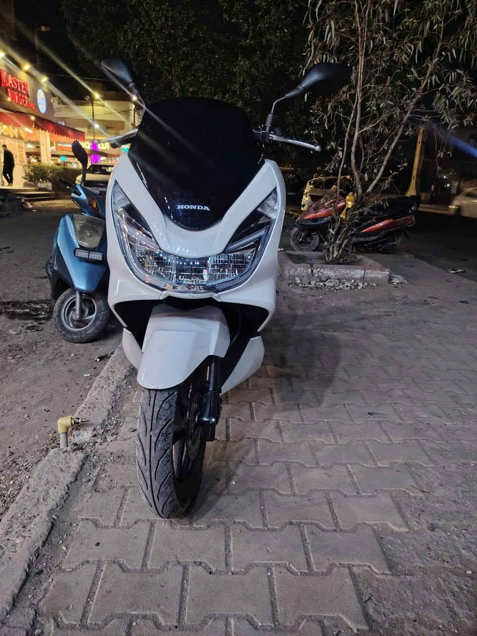 السلام عليكم للبيع بيسي اكس جيل الثاني مكفولة دراجة كلهة بلادية ومكينة150 ما مفتوحة  دراجة نضيفة جدا السعر مليونين 150 العنوان/الغزالية ***********
