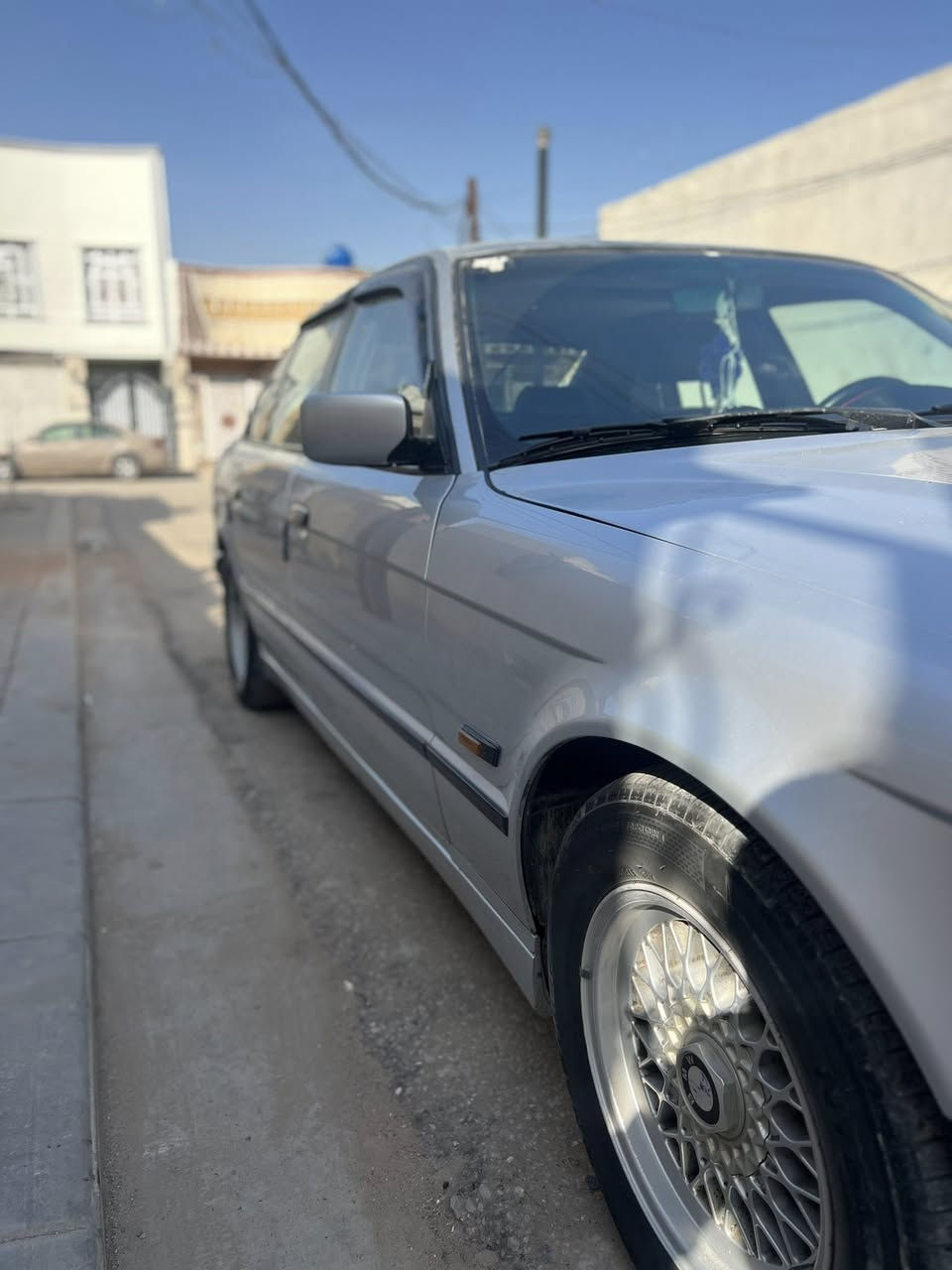 بي ام دبليو 525
موديل 1991
كير ومحرك خير من اللة صافية السيارة اترايك من البصرة
 لبغداد 

كير اوتو ماتيك 
محرك فانوس مسكر اصل 
تبريد شغال
شاشة 
كشنات كهربائية 
اسلايت 
غرفة جلد  ابلاد 
السيارةًماعايزة شي 
السيارة خير من الللة كولشي ماعايزة 
تحويل ثاني يوم 
سنوية ل27
السعر 63ربيها مجال بسيط 
مكان السيارة نجف 
*********** سيارة مال جناي ❤️
