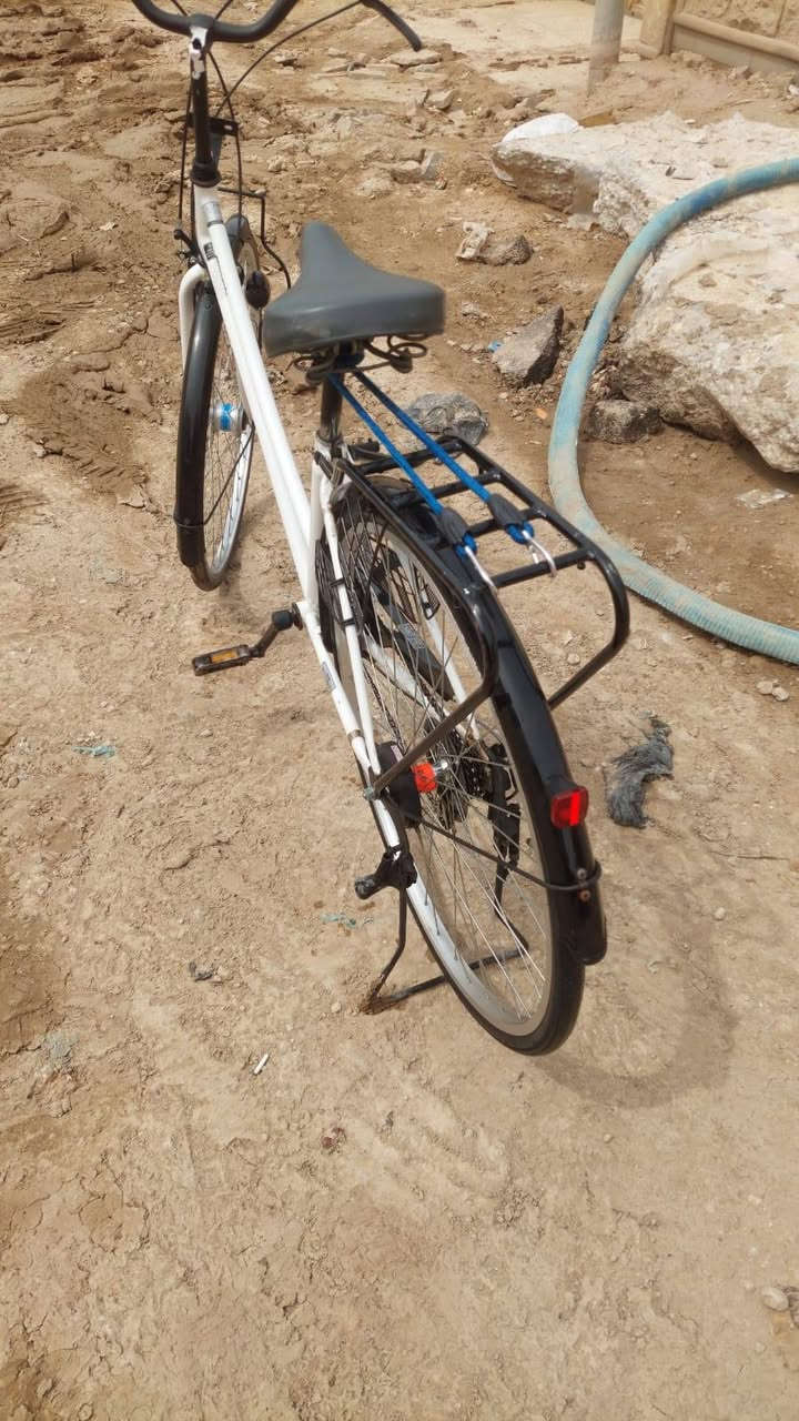 بايسكل حجم ٢٧ جديد صارلي٥  ايام من جبته جديد شخط مابي بايسكل فحم فحم نضيف سعر خاص راسلني او خابرني وتدلل ***********
