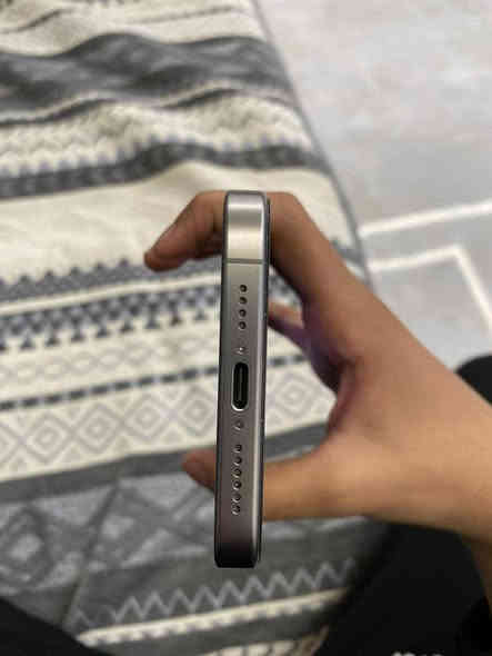 سلام عليكم ورحمه الله ايفون 15 برو ماكس عربي شرق اوسط بطاريه 89 ذاكره 256 نموذج M كامل ملحقاه الجهاز بعده جديد سعره مليون و125  نهايته
مكاني الرمادي ‏‪***********‬‏
