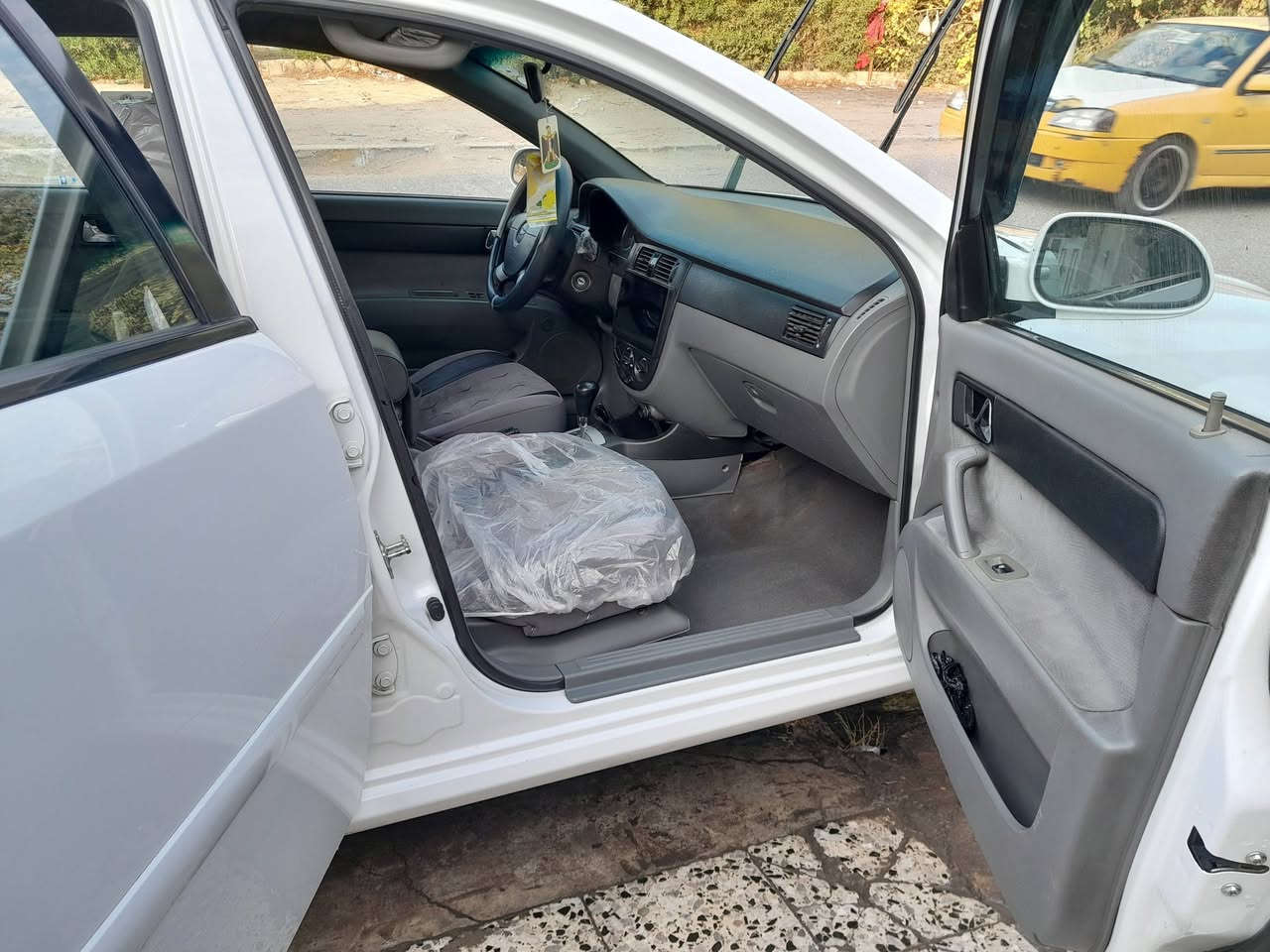 أوبترا2011اوتماتيك كابون بانزين ضرر صبغ قبغ صندوق بدون دواخل هزه جديد تبريد محرك كير شرط باتري جديد بأسمي أنا الشرعي سعر 90وبيها مجال قليل *********** واتساب غير متواجدعالفيس مكاني موصل ايسر
