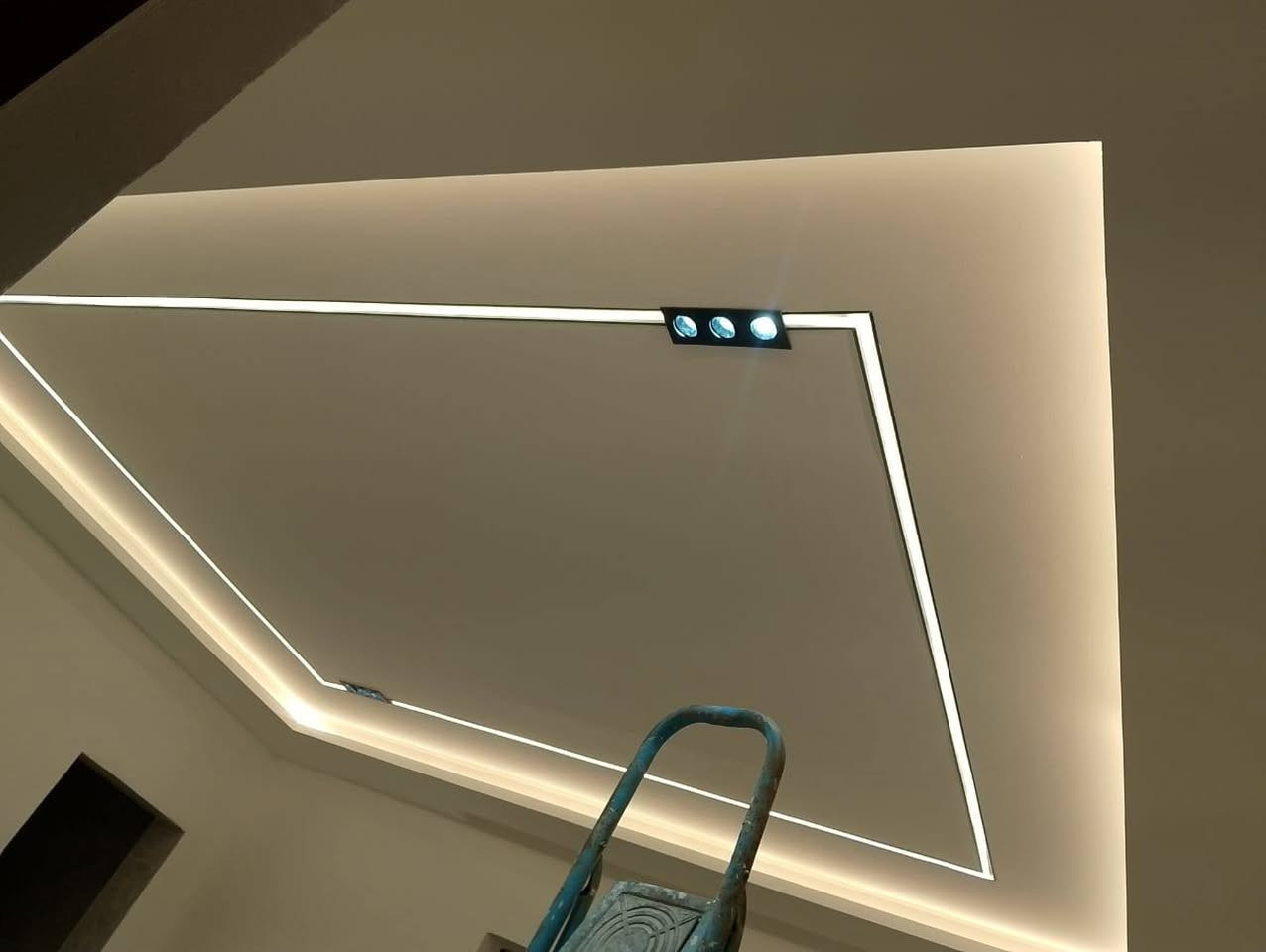 حوّل سقف بيتك لتحفة فنية!

تدور على لمسة جمالية؟
الجبسن بورد والسقوف الثانوية هي الحل المثالي لإضافة فخامة وأناقة لكل زاوية ببيتك أو محلك!

نشتغل بأعلى دقة واحتراف، ونقدملك تصاميم عصرية وكلاسيكية حسب ذوقك، وبأسعار تنافسية.

خدماتنا:

تركيب جبسن بورد بجميع الأشكال والتصاميم

تنفيذ سقوف ثانوية مضيئة

ديكورات مودرن وكلاسيك

صيانة وتعديلات حسب الطلب

خلي خيالك يصير واقع – وخلّي السقف يحچي عن ذوقك!

للحجز والاستفسار:📞  [رقم الهاتف :***********

@إشارة
