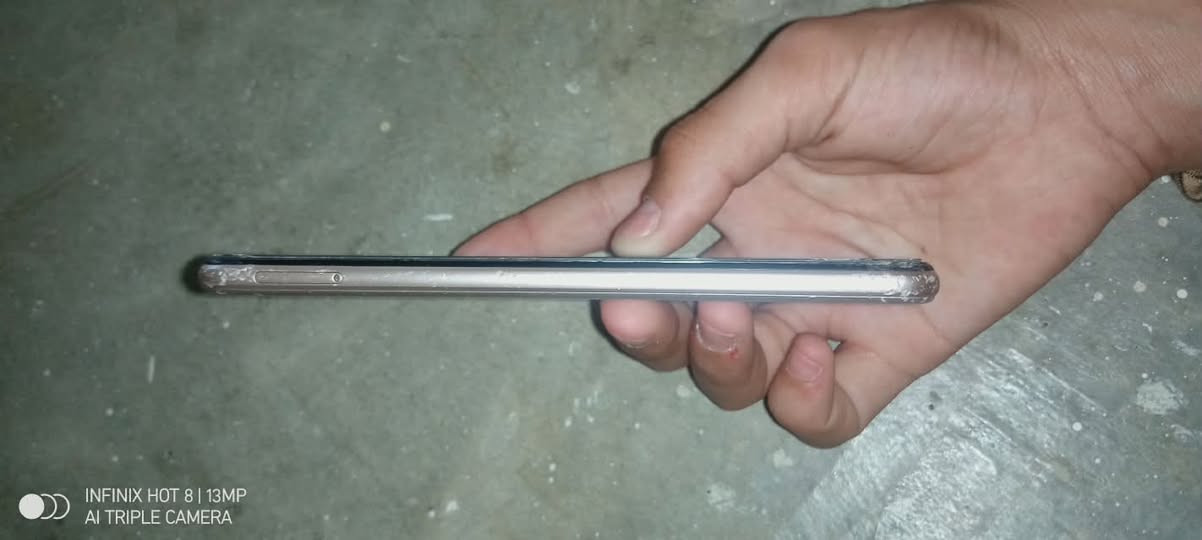 السلام عليكم مبايل للبيع فقط هونر A8
المواصفات 
هذي أهم مواصفات *Honor 8A / 8A 2020*:

*الشاشة*
- 6.09 بوصة IPS LCD بنوتش صغير "ديو دروب"
- الدقة HD+ 1560×720 بكسل، كثافة 282-283 ppi
- نسبة استحواذ الشاشة 79.2% تقريباً a640cecb21cd

*المعالج والأداء*
- المعالج: Mediatek Helio P35 ثماني النواة 12nm
- معالج الرسوم: PowerVR GE8320
- الرام: 2GB
- التخزين: 32GB

*الكاميرا*
- خلفية: 13MP بفتحة f/1.8 + PDAF + فلاش LED
- أمامية: 8MP بفتحة f/2.0
- تصوير فيديو 1080p@30fps a64021cd

*البطارية والنظام*
- البطارية: 3020mAh غير قابلة للإزالة
- النظام: أندرويد 9.0 Pie بواجهة EMUI 9.0 a64021cd

*أشياء ثانية*
- البصمة: موجودة بالخلف
- المنافذ: USB Type-C 2.0 + منفذ 3.5mm للسماعة
- الشبكة: يدعم 4G LTE + شريحتين Nano SIM
- الوزن: 150 جرام، الأبعاد 156.3 × 73.5 × 8.2 مم
- مميزات: راديو FM، بلوتوث 4.2 a64021cd

هو جهاز اقتصادي نزل بداية 2019، مناسب للاستخدام اليومي الخفيف وتصفح وسوشيال.

النظافة نسبة 70٪

ملاحضة المبايل مامفتوح +الكامرا الخلفية واضحة نسبة 70٪+الكاميرا الامامية واضحة نسبة 40+
الشحن قطارة 
ادفع سعر عجبني ابيعك 
مكاني موصل. شارع 20

المبايل مثل ماموضح مشرگ 
كلشي شقال 

اي استفسار خاص


**إذا كنت صاحب هذا الإعلان وتريد حذفه لأي سبب، رجاءا أرسل رسالة إلى الدعم الفني**