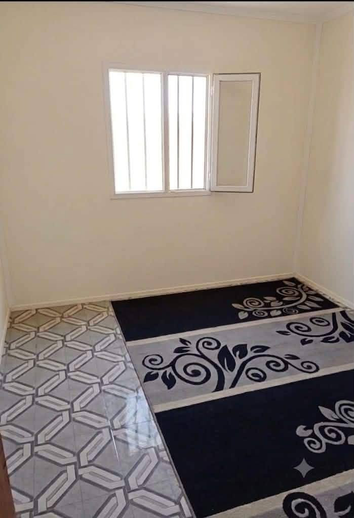بيت بل مدينه الكرفانيه مساحه 150 متر الوجه 15 ونزال 10 
غرفه 3 وصاله ومطبخ وديوانيه وصحيات 
غرفه ومطبخ وديوانيه والصحيات بناء والبغيه سندويج 
سعره / 50 قفل
موقعه الكرفانيه مقابيل الاندلس  كبال المدرسه 
للاستفسار : ***********
