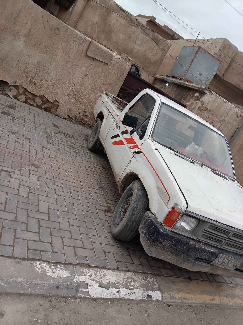 السلام عليكم ددسن نيسان موديل ٩١ 
كير محرك شرط لاتنقيص التبخير سياره شغاله وحلوا 
تايرات انضاف كاردن مال كاردن كله جديد لايتات شغاله جوم تصعد وتنزل سياره فحص ماشي بل معامله كامله مكمله ع أخير بس ع بصمه شرط التحويل مكاني تكريت حي الجمعيه السعر ٢٠ وبيه مجال شراي دك ***********
***********
