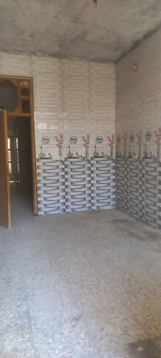 بيت للايجار  مساحة 150 متر غرفة نوم واستقبال . مطبخ وكلدور وصحيات ..ابو غرق حي الحسين..للاستفسار اتصال /واتساب ***********
