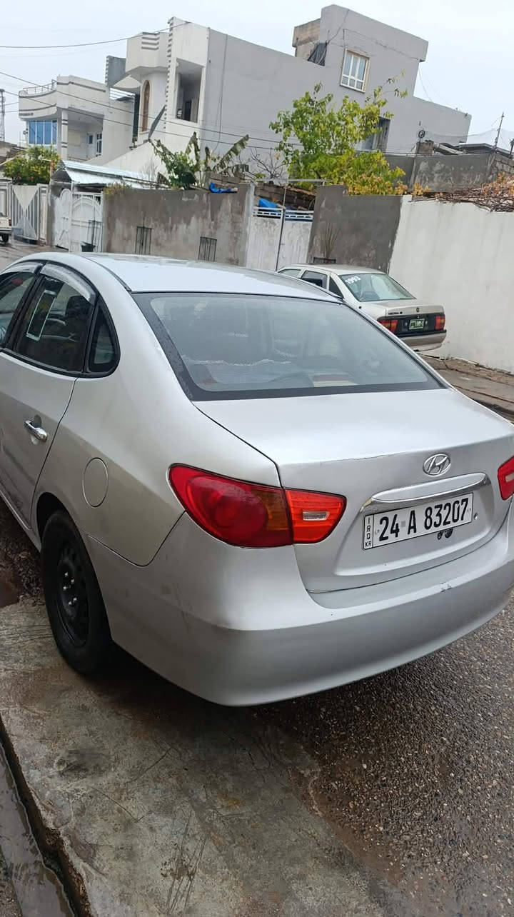 هــــۆندا اڵنترا  2011 عیــزام بـۆیاغ 
جاملۆغی سـایێق تا سەر دەرکەی لێدرایە
بـــێ ناو گرتن پێشو پشت کەپس 
ڕەقەمـو سەنەویێ هەزە نویێە
***********

ئـەگەر سەیارەکەت دەفرۆشیت نامە بنێرە با بلاوی کەینەوە لۆت
