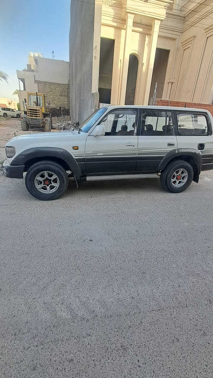السلام عليكم لاند كروز 1991 خليجي محرك 3f 
كير عادي جام عادي
رقم أربيل اجنبي
السيارة نظيفه وضع شركة 
فقط جاملغ أمامي مصبوغ 
مكفولة من الضربة والكص والخياس 
تبريد شغال 
تخم تاير
كهربائيات شغاله
مكينة كير اكسل كفاله
مكان بغداد 

اتصال فقط ***********
