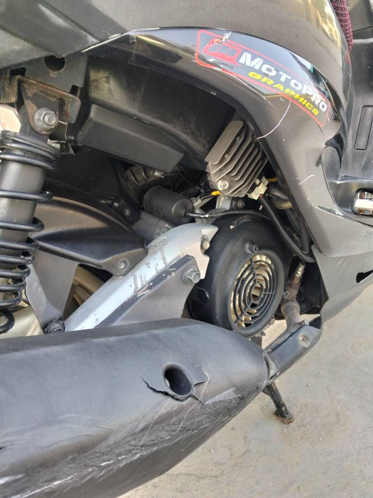 السلام عليكم دراجه سكنس لد للبيع مكينه بلادي شغاله نكره سلف الدراجه خير من الله شلعه ومعدل وبيهه تزويد صدر امامي فج صينيه يدات مال بريك   يرادلهه دسك امامي وتاير خلفي تعبان اي نقص مابيها
وهاذه رقمي *********** بغداد, العراق
