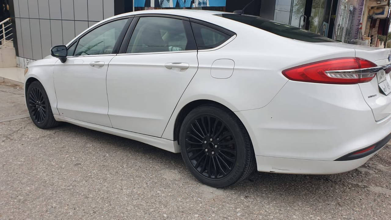 فورد فیوژن  2017 سپی
بصمه
شاشه
 گێر موس
سێ پارچه بۆیاغ
بێ ناوگرتن
سه نه وی به سه ر چووه
چوار تایه نوێ
 *********** كويسينجاك, أربيل
