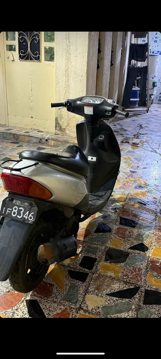 السلام عليكم دراجه ساسوكي رياضي للبيع نضيفه مجفته مره وحده شغاله نكره هندر عوزها بس باتري سعرها 275 وبيها مجال للشراي الاستفسار على الرقم ***********
