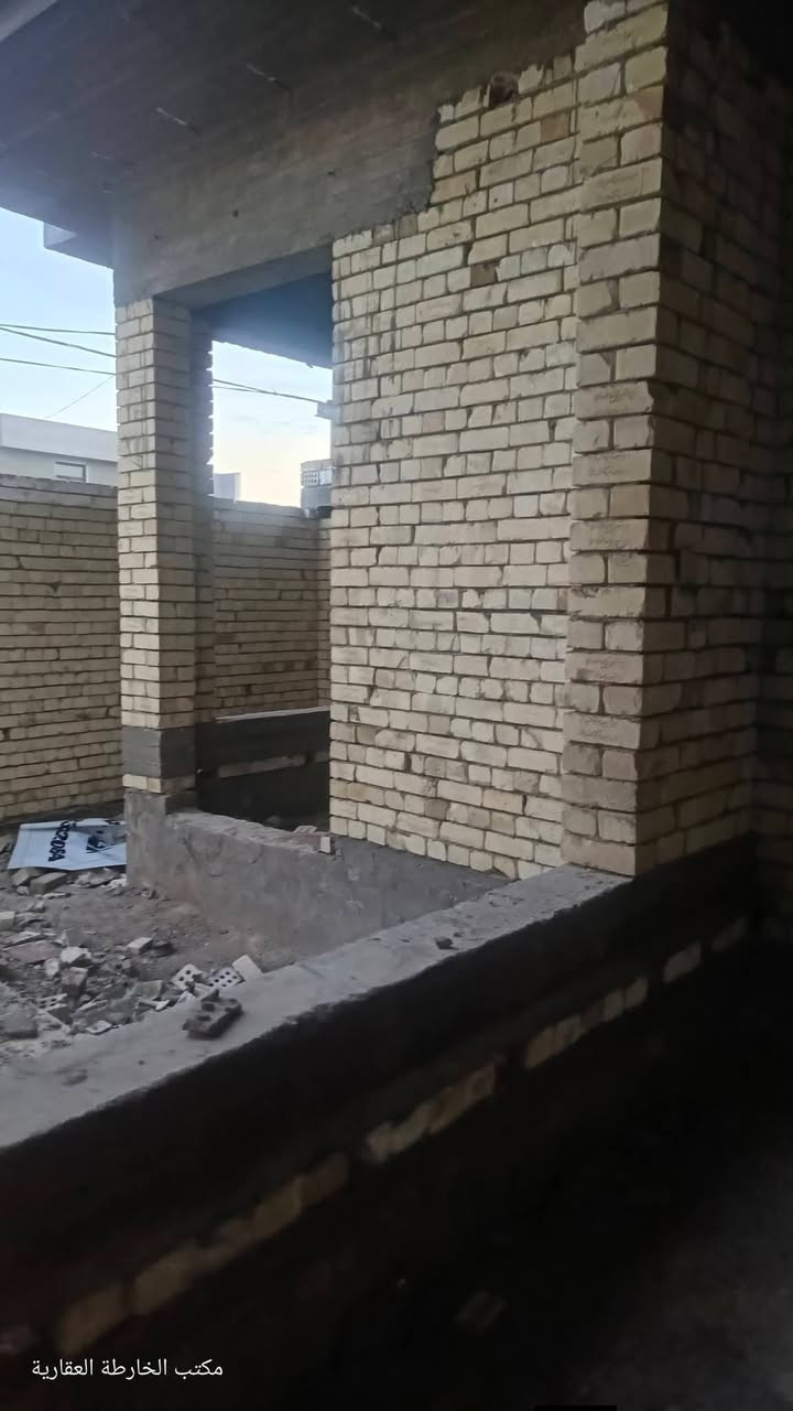 🏠 هيكل بناء حديث.. صُمّم ليكون بيت العمر! 🏠
إذا كنت تبحث عن الرقي، والمساحة، والموقع القريب من كل شيء.. مكتب الخارطة العقارية يقدم لك هذا العرض المميز:

📍 الموقع: الحلة -قرب كوين بارك . 🛣️ المميزات: الشارع بي #مزارع_جميله_جدا وشوارع واسعة (10) متر مبلطة،قريبة جداً من الشارع العام.

✨ تفاصيل البناء (تصميم عصري):
المساحة 200 متر #زراعي_سند٢٥ ، مقسمة بذكاء لتتوفر لك الراحه
🛌 غرفتين منام واسعة.
🛋️ صالة استقبال فخمة + قاعة داخلية مميزة .
🍳 مطبخ تجاري.
🚿 صحي مجمعات (داخلية وخارجية).
🚗 كراج سيارة واسع .
💰 السعر: 120 مليون (وبيه مجال قليل للجادين).
📱 لا تضيع الفرصة.. اتصل الآن للمعاينة: ***********
📍مكتب الخارطة العقارية نحن لا نبيع عقارات فقط.. نحن نختار لك مستقبلك.
