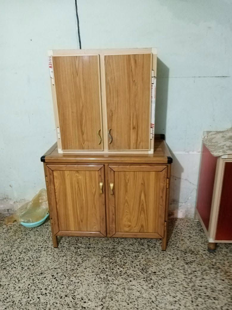 للبيع كاونتر وملحقه مبطن ولبليت كلش ثخين وشغل درجه اولى توصا رقم الهاتف *********** ***********
