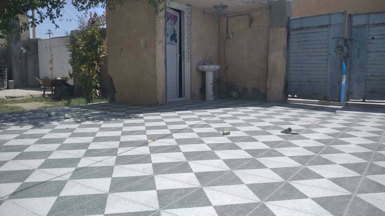 بيت للبيع  مساحته 280 متىر طابقين 3 غرف صالتين نساء ورجال مطبخ حار وبارد  في حي الاكرمين الاولى مقابيل مسجد الشاكر خلف مجمع الامين الطبي بفرع صيدلية الطف يبعد عن شارع المهندسين تقريبا 100 متر خلفه مدارس اعداديه وابتدائيه ترميم داخلي جديد  يطل ع ساحه  
 السعر ٢٠٠ وبي مجال
لاستفسار الاتصال على ***********
***********
او مراجعة مكتب شهاب العبادي للعقار 
الواقع ابي غرق حي الجواد قرب جامع المتقين
