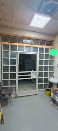 واجيهية محل للبيع السعر 200 وبيها مجال العنوان الشعب الرقم 07702540129