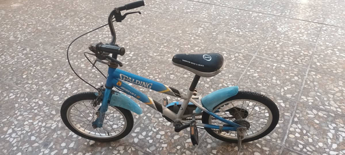 سلام عليكم بايسكل ياباني اصلي للبيع السعر ٦٠ وبيه مجال ***********
