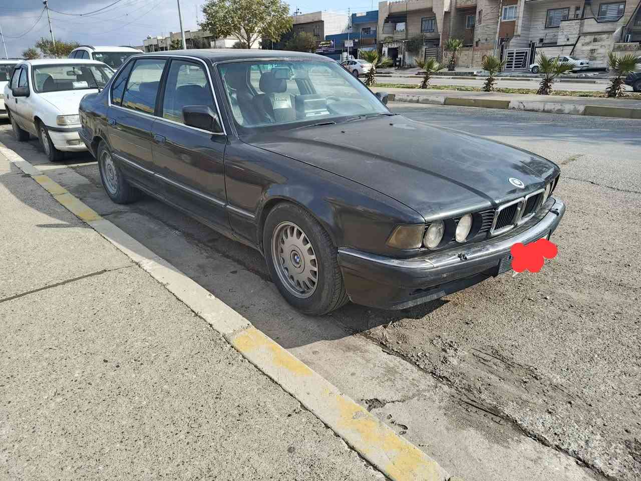 للبيع BMW حجم 700 كير محرك شرط
مصبوغه عام موديل 91 كير توماتيك 
رقم نينوى ألماني شرط التحويل كابون بانزين بيها 
السعر 45 وببها مجال للاتصال ***********
