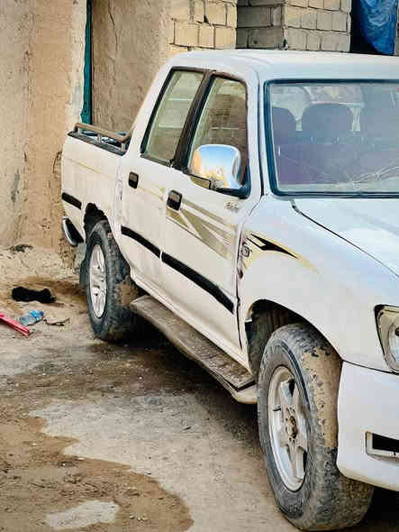 السلام عليكم سيارة أدميرال موديل ٢٠٠٦ منفيس كير ومحرك ( بخاخ) شرط كهربائيات شغالة والگشر شوف العين نظيفة ماناقصها شي سعر ٢١ ورقة وبيها مجال . للاستفسار اكثر اتصل على ***********
