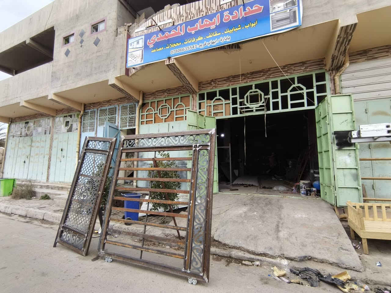 ايهاب المحمدي للحدادة العامه المتنقله
ابواب شبابيك محجلات كرفانات مصاعد سقائف بانواعه باسعار مناسبه 
للتواصل، ***********
