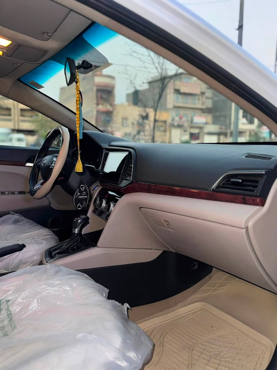 1/1
سلام عليكم النترا خليجي 2020 
فول مواصفات لمتدد 
محرك 2000 دوش 
ماشيه (143km)الف 
سعر السياره $149 وبيها مجال بسيط 
كير At 
***********
مكان بغداد 

فتحه
بصمه
دخول ذكي وبصمة ابواب 
ترحيب 
حساس صندوك ذكي
اشاير بل مري 
والمري شفط
شاشة
كامره اماميه ،خلفيه 
قطعتين تبريد 
بصمتين 
ثلاث انظمة قياده 

السياره نظفية على الاخير وجاهزه 

السياره بيها حادث كلش بسيط اقل ربع البنيد 

مبدل بنيد اصلي وكاله 
وبيها بارد بل جاملغ خلفي صفحة السايق 
ورصعه خفيفه جداً بل كف
السياره خير من الله من كل النواحي 
***********
149$
