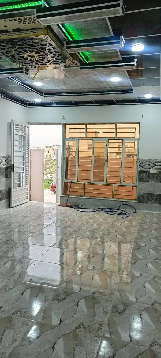 دار للايجار مزارع الفلاح الأولى بالقرب من الخوصر مساحة الدار 150متر طابق ونص غرفتين نوم هول  حمام مطبخ استقبال مخزن صالة طعام طابق ثاني غرفتين قيد الانشاء للاستفسار الاتصال على الرقم
***********
 ***********
