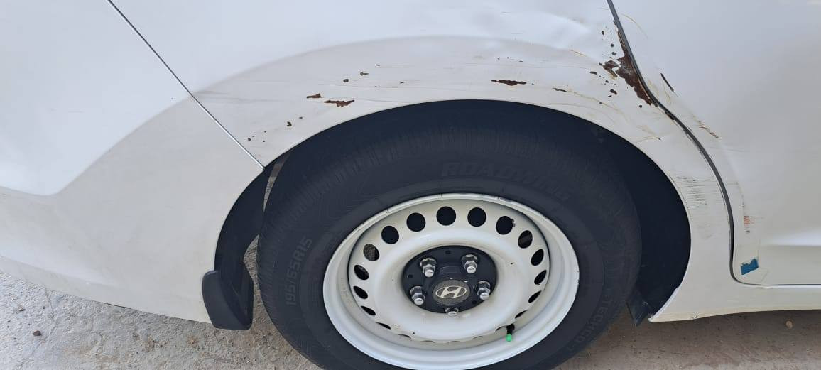 السلام عليكم
للبيع هونداي النترا 2017 خليجي 1600 دوش اقتصادية
رقم بغداد بسمي
ماشيه 70 الف 
بيهى طخه بل جاملغ الخلفي عكس السايق موضحه بل صوره 
اشاير مري
تخم تاير جديد
تبريد قطعتين 
شاشة +كامرة  
كير ومحرك كفالة عامة
السعر 130،،،، مكاني بغداد مدينت الصدر  ممتواجد عل فيس هاذ رقمي *********** بغداد, العراق
