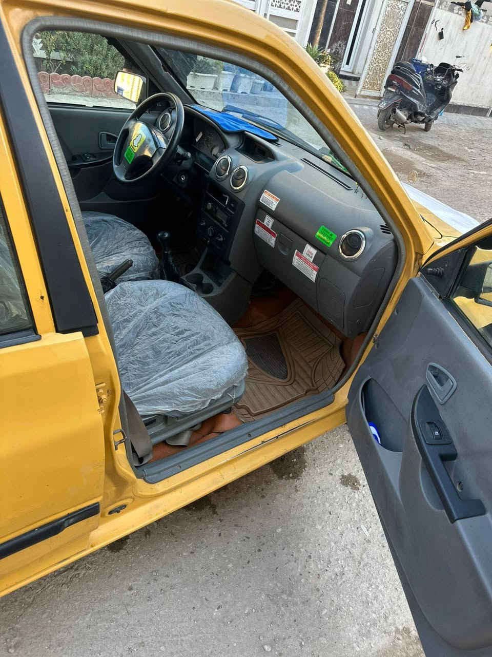 السلام عليكم سايبه للبيع 2013 مكينه خير من الله ول كير بس الرابع يفلت سيار نضيفه كدام عينك بل صور واضحه فقط الجاملغ الامامي من يم فتحت الباب شوي بي خسفه مو ضربه  موضح بل صوره  شواصي خير من الله رايده ب28 وبيه مجال المكان بغداد الدوره رقم *********** بي واتساب اي استفسار على اتصل
