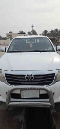 للبيع هايلوكسس .موديل ٢٠١٤ سعودي.  مكفولةة كفاله عامة.تخم تاير. دبل حس...