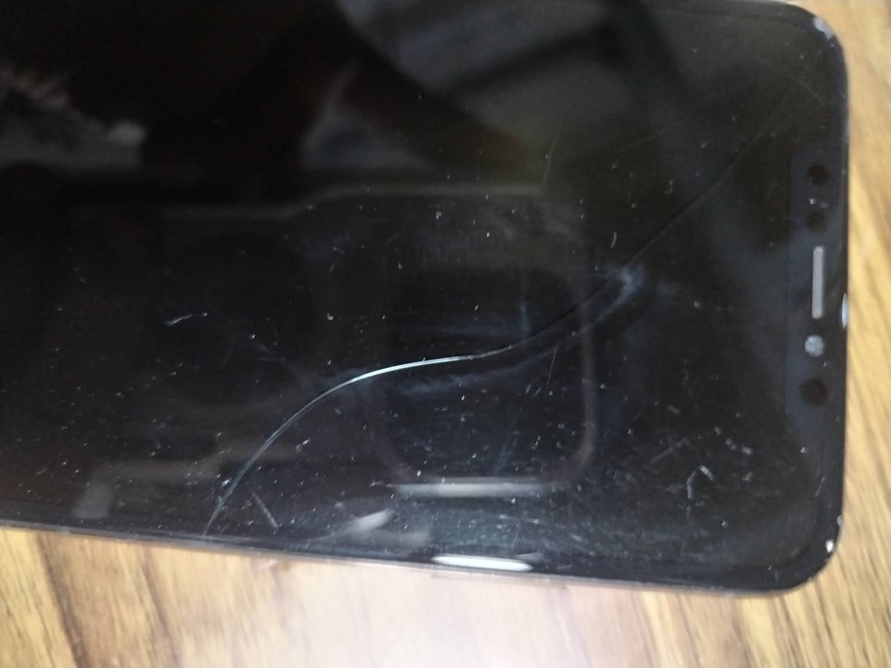 سلام عليكم ايفون اكس اس ماكس كلشي موضح بالصوره تاخذه بالشرط اي عيب مابيه ولا برغي مفتوح منه للمراوسه حسب القناعه او للبيع سعر 250بيه مجال مراسه ع الخاص او اتصال *********** بطاريه 79 ذاكره 256
