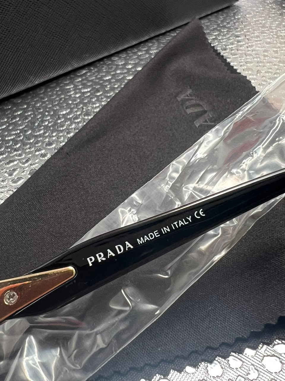 نضارة ماركة PRADA أمزون كامل ملحقات
متوفر التوصيل لجميع محافظات العراق


**إذا كنت صاحب هذا الإعلان وتريد حذفه لأي سبب، رجاءا أرسل رسالة إلى الدعم الفني**