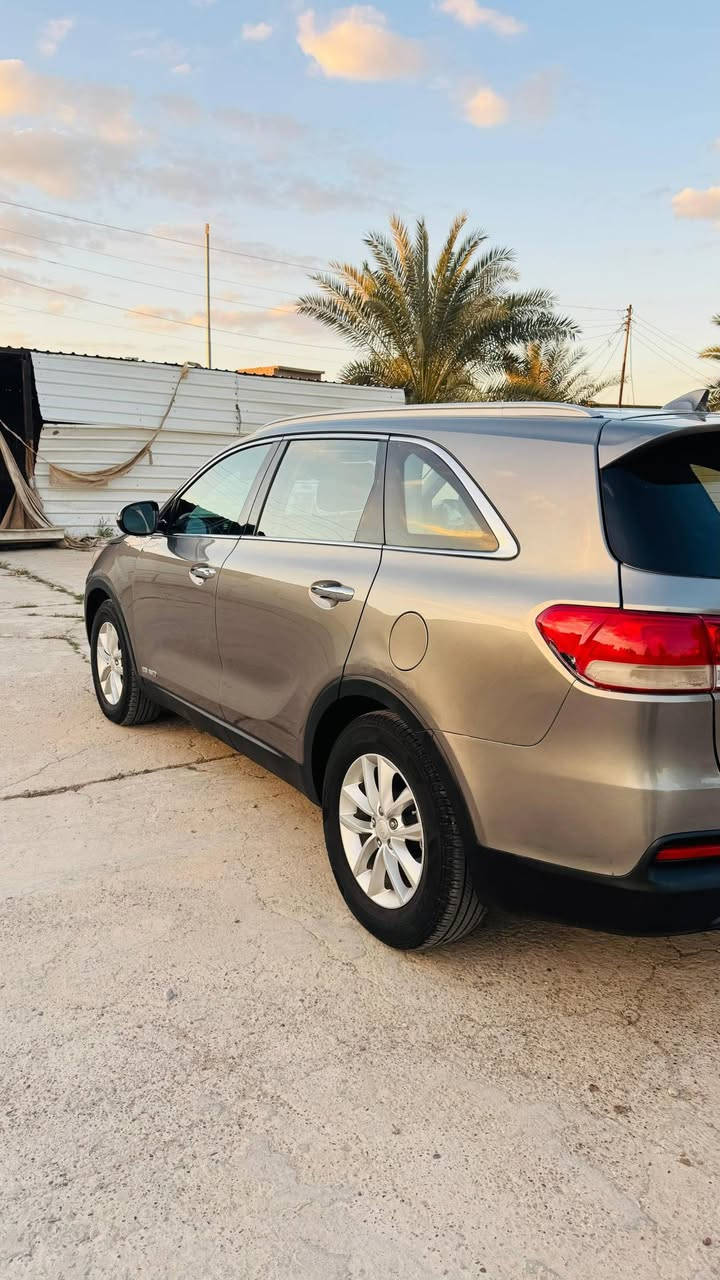 كيا سورنتو موديل 2017 وارد امريكي
6 سلندر
رقم اربيل 
ماشيه 200 الف 
مواصفات نص فول
كشنات هيتر
اشاير بالمري
تحكم ستيرن
رادار جانبي
شاشه كار بلي
لايتات زنون
3 قطع تبريد
محرك وتبريد بشرط
السيارة بيها 3 قطع صبغ وباقي شخوط
تحتاج صيانه للگير  العنوان صلاح الدين الضلوعيه ***********
