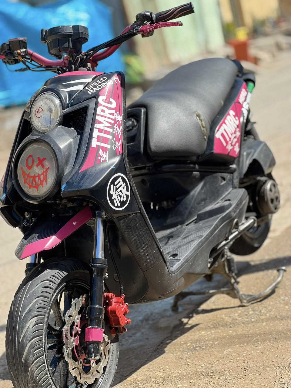 س ع سكنس جبلي نوزل للبيع بلادي 52.5 بس ولفات 

زوج وياله اصلي زوج تاير جديد 
ستيرن كرزي اصلي 
قبق فلاوين كرزي 
قبق عمبار RGS
يدات كرزي 
صالنصه صجميه اصليه أم حساس 
صينيه بريك RGS
دبلات أمامي خلفي بلادي 
فراك بريك RGS
شوته كاربون فايبر 
عليها وشمه تتي مارك 

نكره بكل وقت اي نقص مابيها كهربائيات كلها شغاله 
ب 850 ناصريه شطره ***********
