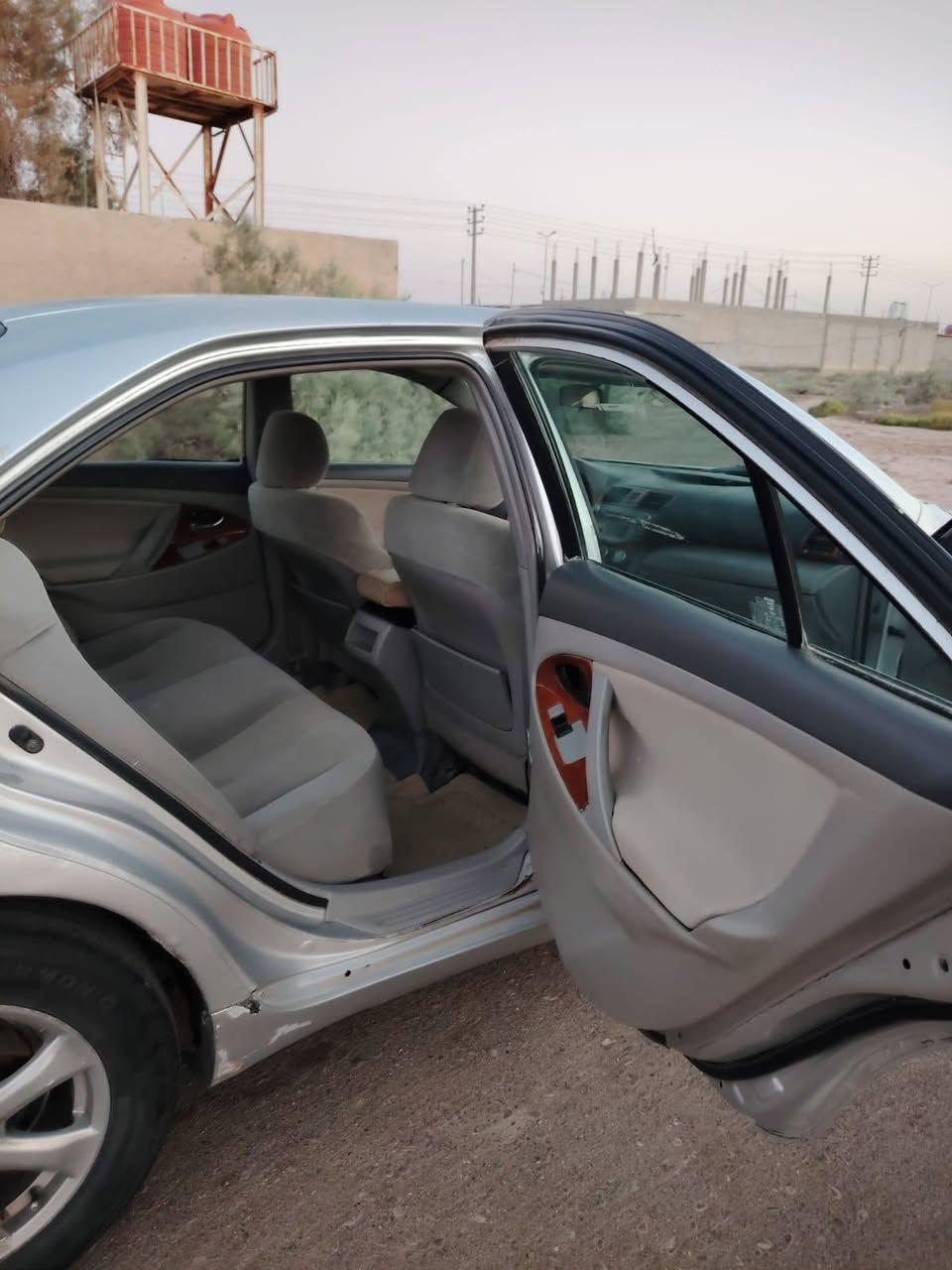 للبيع سيارة تيوتا كامري موديل ٢٠٠٩
رقم ذي قار حديث إنكليزي سنوية مجددة گير جديد ومحرك لاتنقيص ولاتبخير تبريد حداديه كهربائيات جيد جدا فتحة سلايت مصبوغة حزام حادث جاملغ أيسر مبدل 
سعر البيع 85 $
رقم تليفون مباشر ***********
واتس إب ***********
