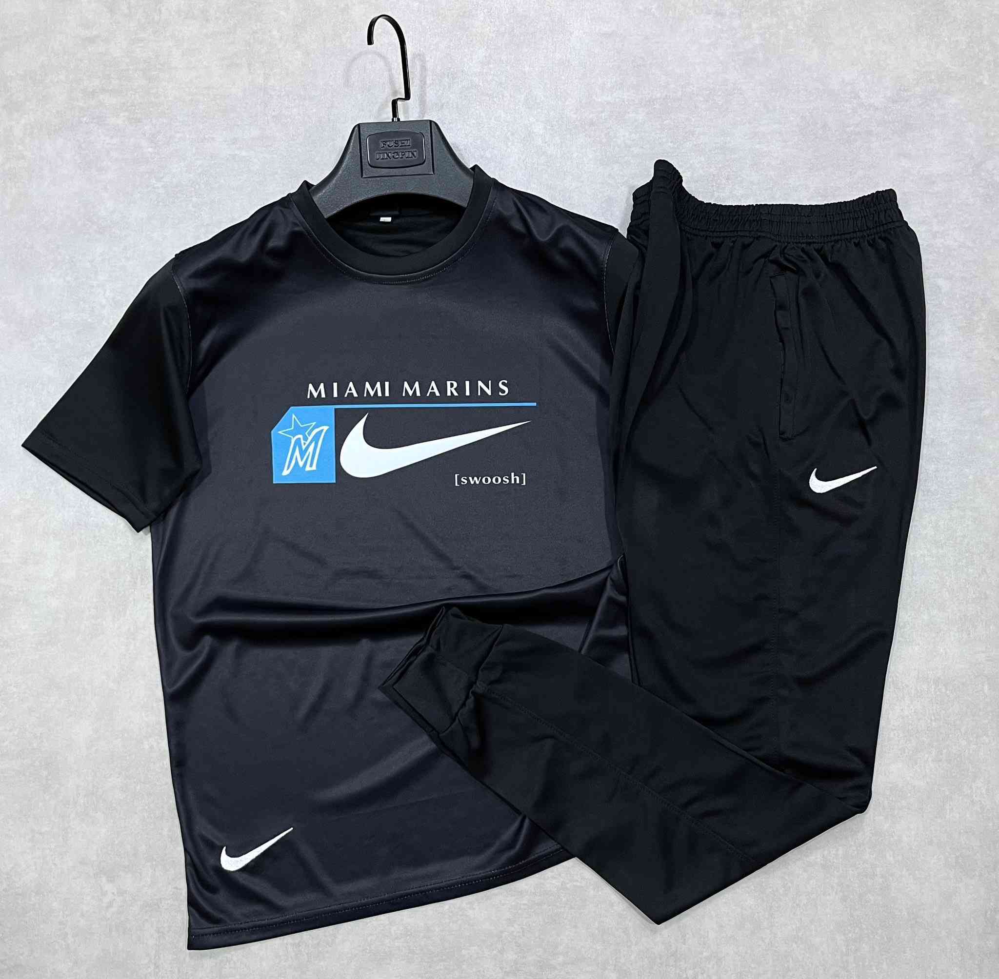 تراك ستن اصلي
القياسات M L XL XXL
السعر 15
العنوان/السماوه/تقاطع الأسكان/قرب مقهى الأسكان 
واتساب ***********
