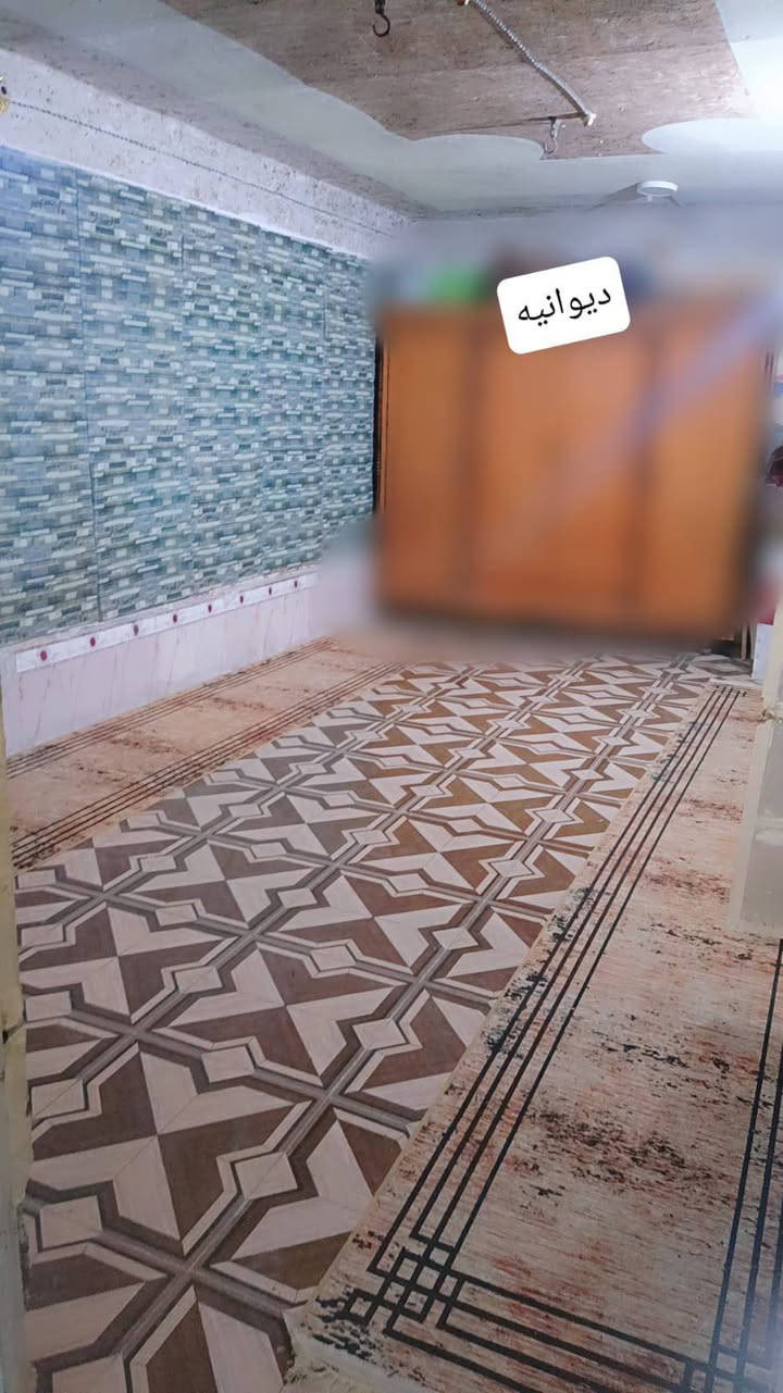 بيت زراعي للبيع  ب حي الحسن وي نزلت النهر قرب جامع ابا الفضل جاي من مولدة نجم مساحة البيت 180
السعر 25وبيه مجال 
رقم موبايل ***********
