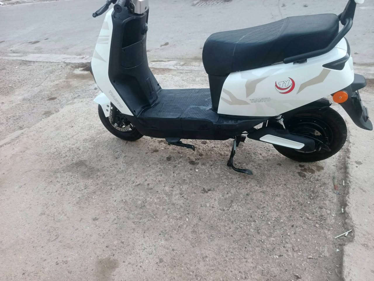 سلام عليكم دراجة شحن 318 بعدها بل جيس كاملة مكملة للبيع لايت عالي ناصي  نضام رجوع خلف دراجة جديدة علة وضع الشركة سعر 750 وبيها مجال  متوازي علة بيعتهة بغداد العامل *********** بغداد, العراق
