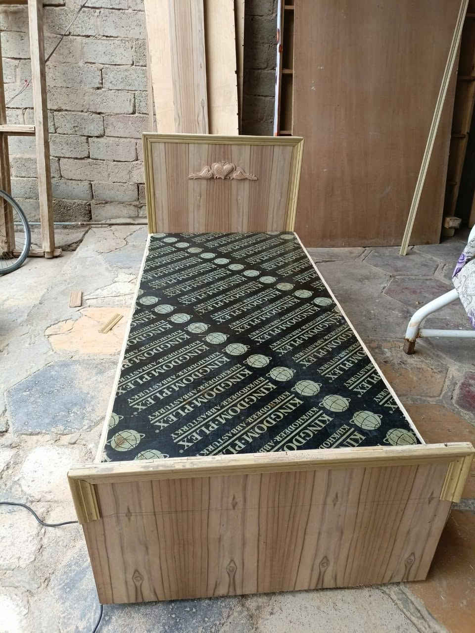 السلام عليكم..كنتور 6 ابواب  السعر. 265
كنتور 4 ابواب السعر  225..
سرير نفر جديد  عدد 2 سعر الواحد 150.
سرير نفرين زان السعر 150.
للاستفسار خاص او التواصل عالرقم ***********. حي للمعلمين..................
