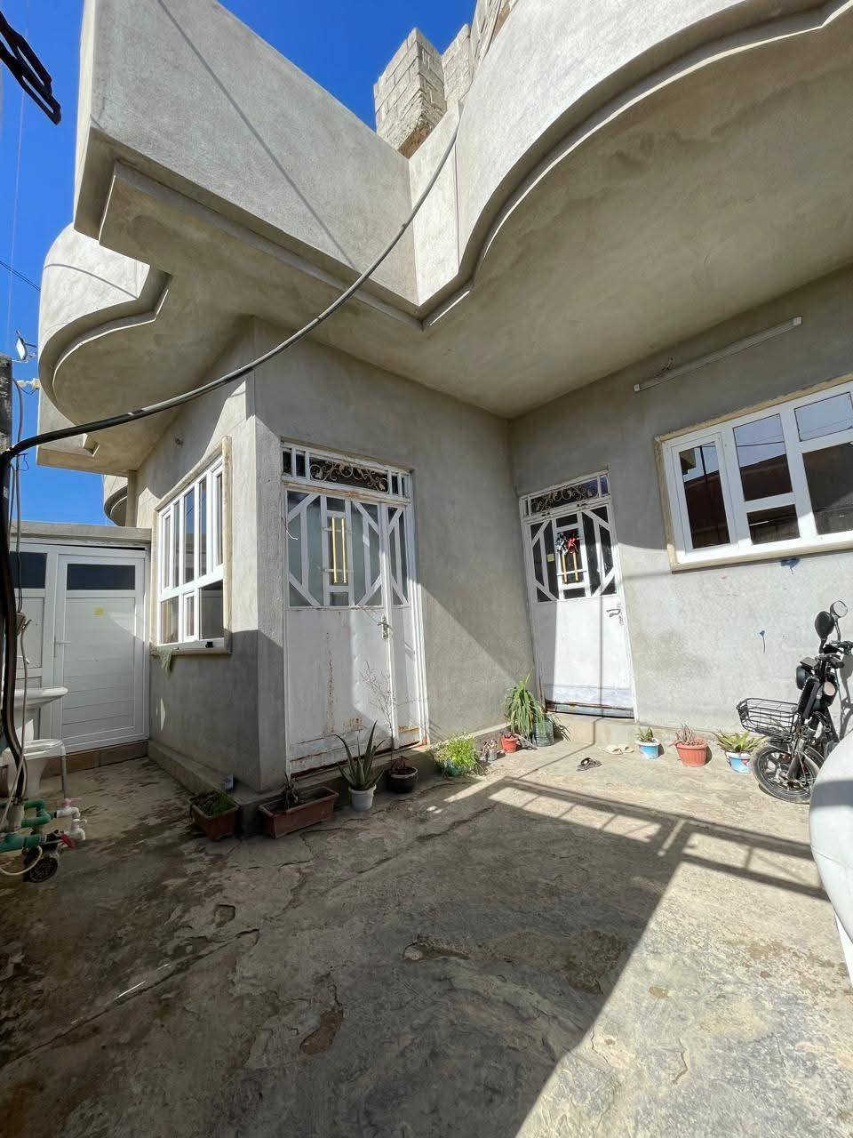 كود ( 286 )
السعر 55 مليون
دار زراعي للبيع في حي الكوبكلية ( نهاية الحي )
يبعد عن التبليط 300 متر
 بستان ملك صرف
المساحة : 125 متر
الواجهة : 7.5 متر
طابق واحد : غرفتين وهول واستقبال ومطبخ وصحيات 
+ بيتونه كبيرة
ينقص الدار سقوف وكاشي
لمعرفة كافة الاسعار يمكنكم الانضمام الى قناة التلكرام عبر 
الرابط ادناه : 
https://t.me/realestatemhnd
للاستفسار اكثر يرجى الاتصال على الارقام التالية: 
***********
***********
***********
 نستقبل عروض البيع والشراء والايجار في اغلب مناطق ساحل 
الموصل الايسر
 عنوان المكتب : الموصل حي الصديق بداية شارع 20 قرب مركز جباية كار مكتب مهند الحجيات
