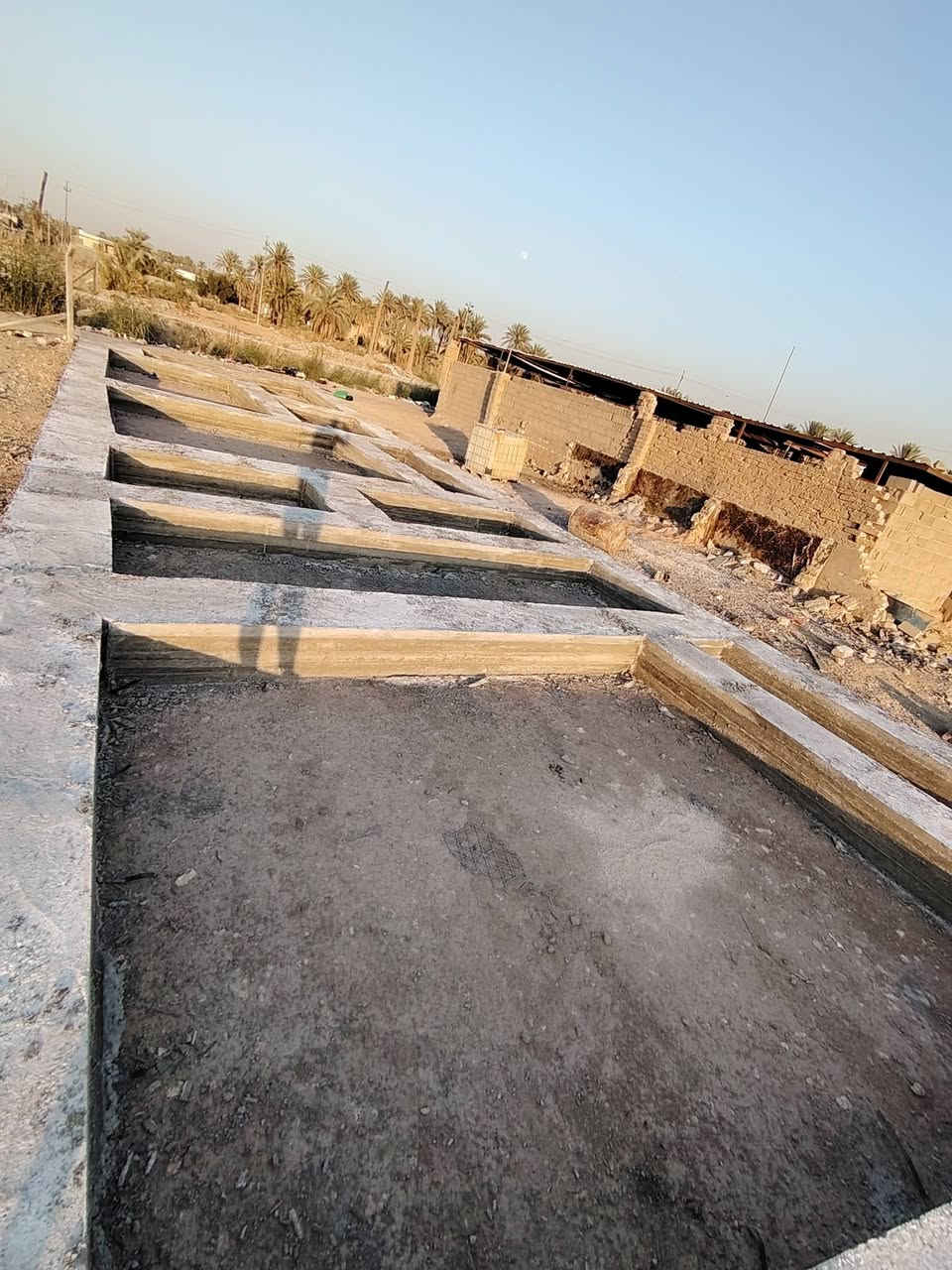 بتلو طابو زراعي سند 25 مساحه 140 متر كافت الخدمات منطقه سكنيه قريب ع شارع العام العنوان/ حله ورديه خلف عيادت د احمد الجمل مقابيل شارع الغسل السعر 32 بيه مجال للاستفسار ***********/تبعد ع الشارع العام 150 متر
