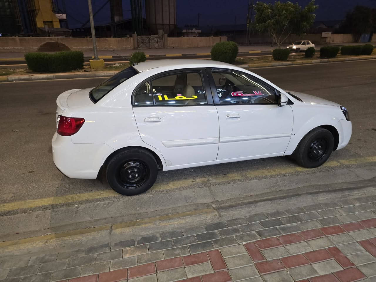 السلام عليكم سياره للبيع كيه اريو ٢٠١١ خليجي السياره جديده بمعنى الكلمه كير ومكينه كفاله حداديه جديده تخم تاير تبريد عل السويج مكاني في كربلاء السعر ٨٥ وبيها مجال الاتصال ***********
