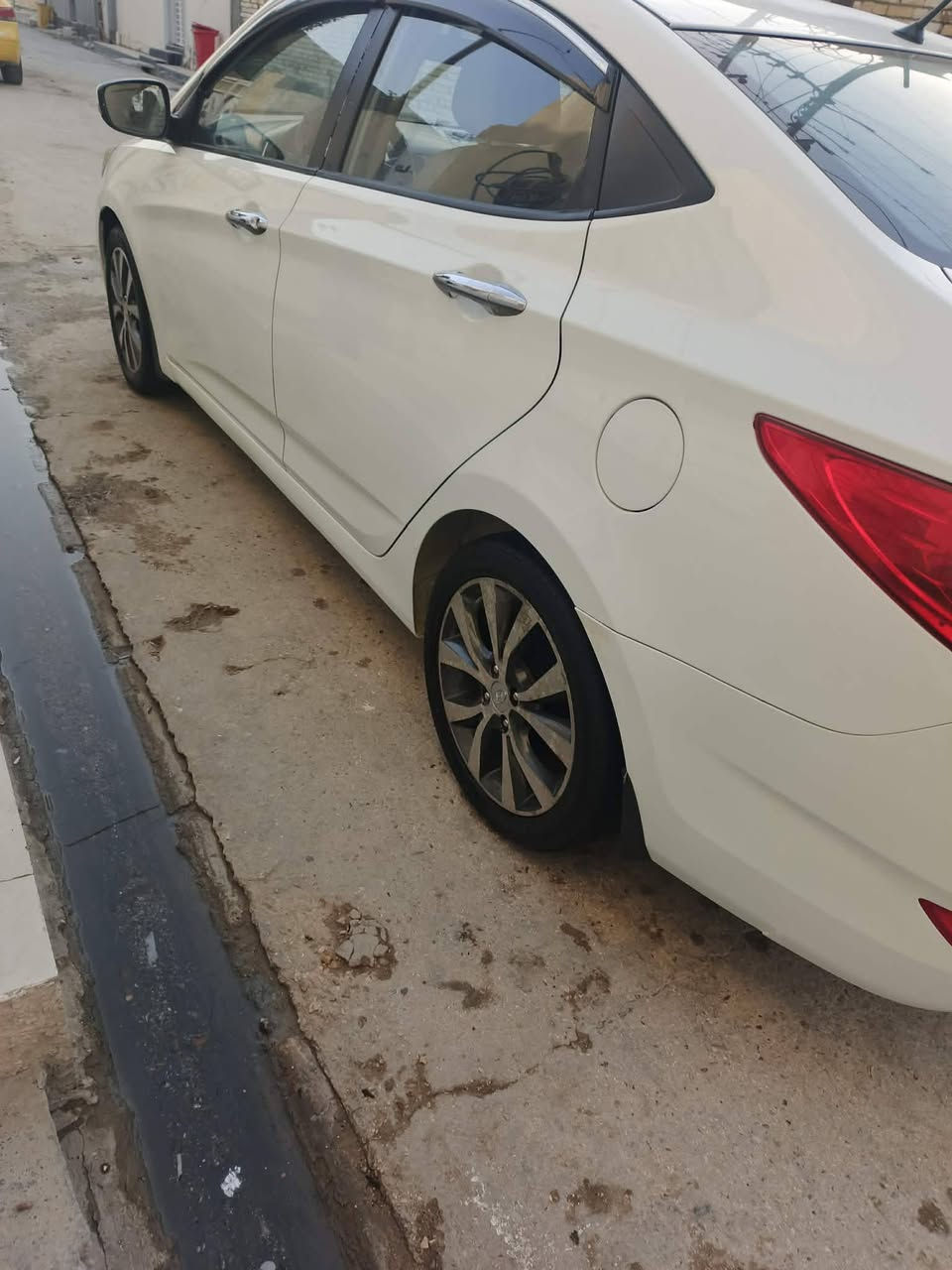 سلام عليكم للبيع اكسنت موديل 2014 فول مواصفات محرك 1600 دوش ما مفتوح عل شركه مواصفات فتحه شاشه كامره خلفيه تحكمات جهتين داخل لونين اشاير بلمري 5ويل كب كروم فول لفول سياره على ايدي من الشركه بيها جاملغ مبدل اصلي والباقي مكفوله كفاله عامه كير محرك حداديه كله كفاله عامه ماشيه 110 اصل عدتتها مال الشركه موجوده حتى من البارد مكفوله وبسمي كبل عقد مروري السعر 100 وبيها مجال بسيط ***********  *********** مكاني بابل القاسم
