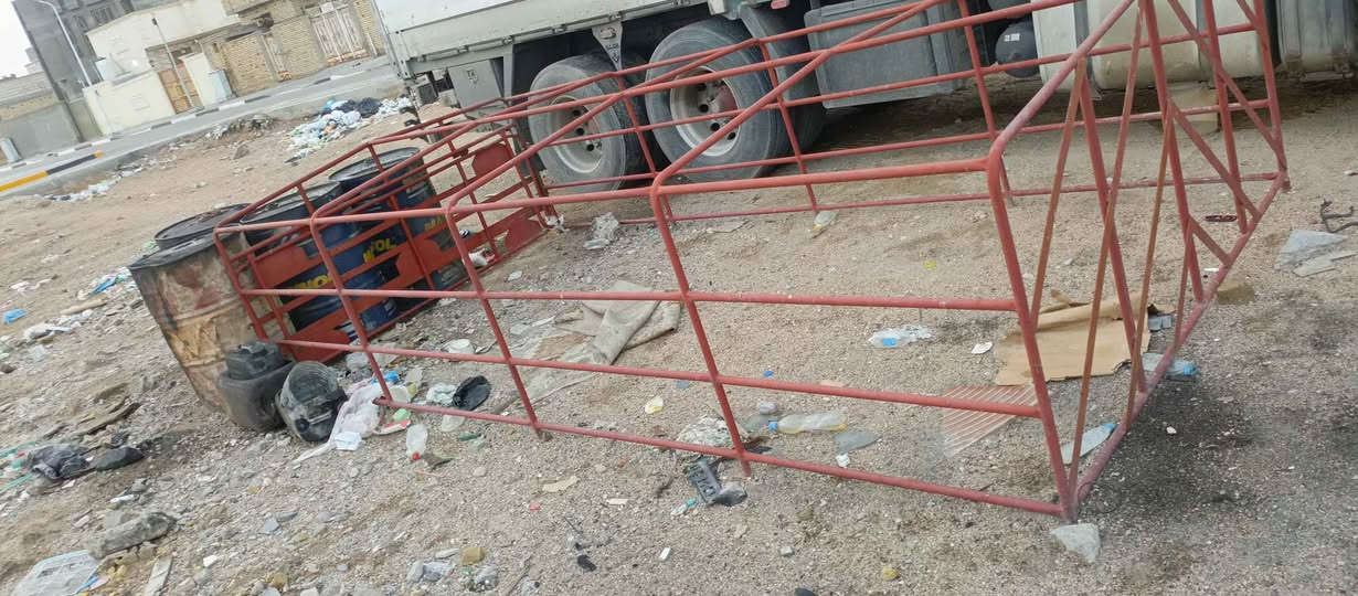 محجر كنتر حديد قوي وجديد سعر 300 بيه مجال 
يصير فوق محجر سياره البصرة الزبير 
رقم 
 *********** Singapore
