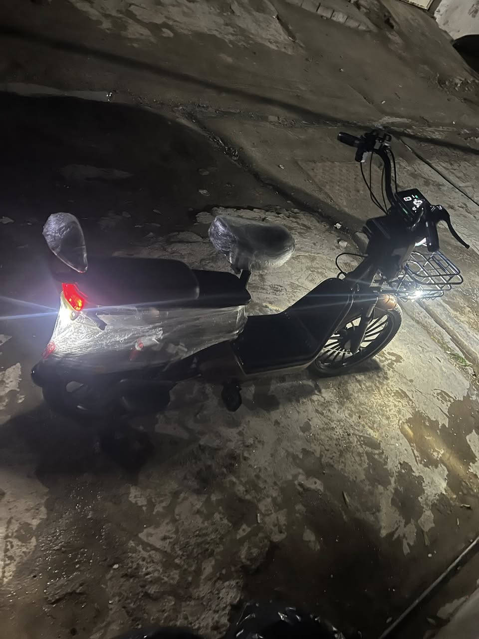 للبيع : ماطور شحن (AL KURO) موديل 2025  5 بطاريات تشغيل سويج + بصمه كارت بلوتوث شغال كهربائيات كامل 
سعر 300 وبي مجال ***********
