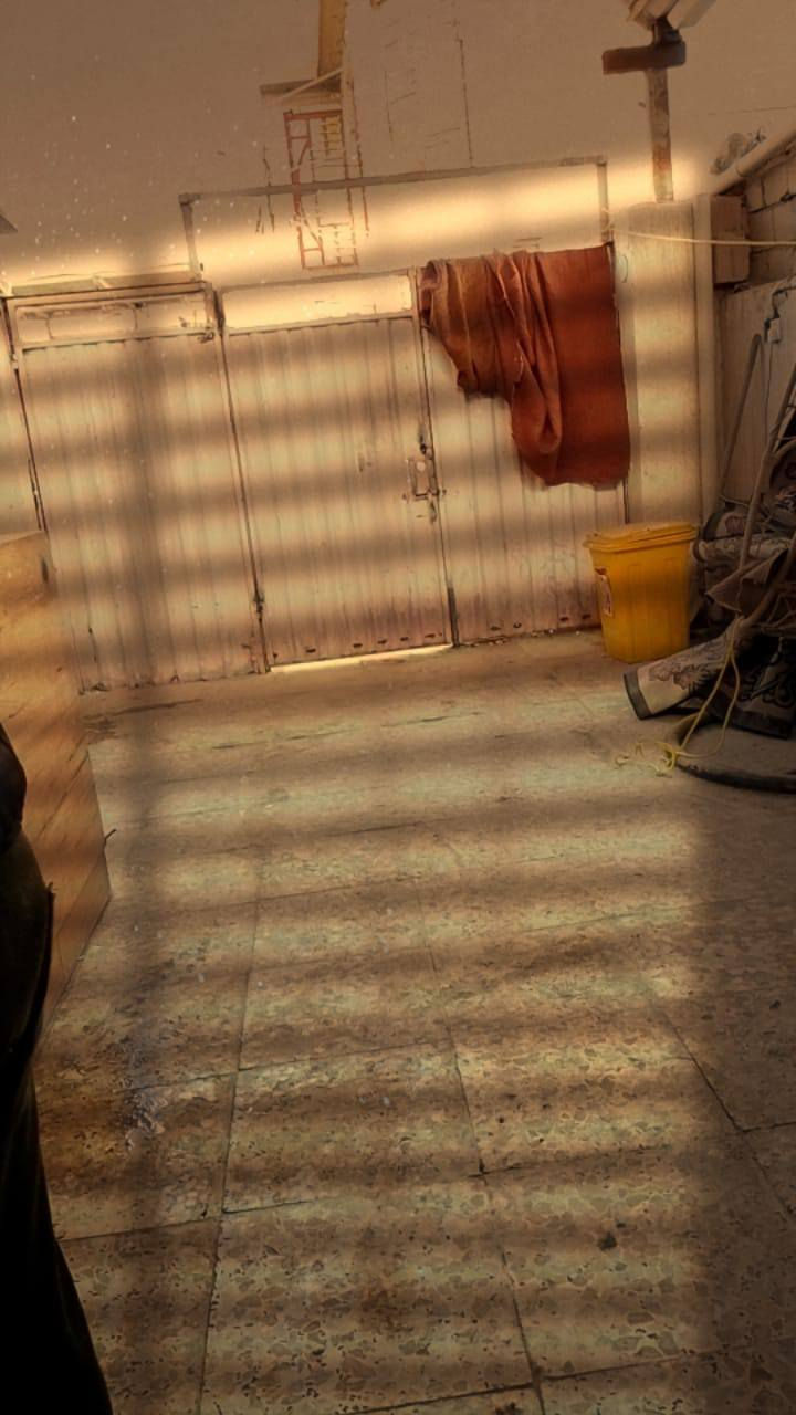 السلام عليكم بيت للبيع في حي الرحمه قرب السوق المسقف المساحة 100متر
البيت يحتوي على سقيفة 
بيه غرفة وصاله واستقبال ومطبخ وصحيات
مثل ما اموضح بل صور: 
السعر 45وبي مجال قليل
الاستفسار رقم الهاتف  ***********
