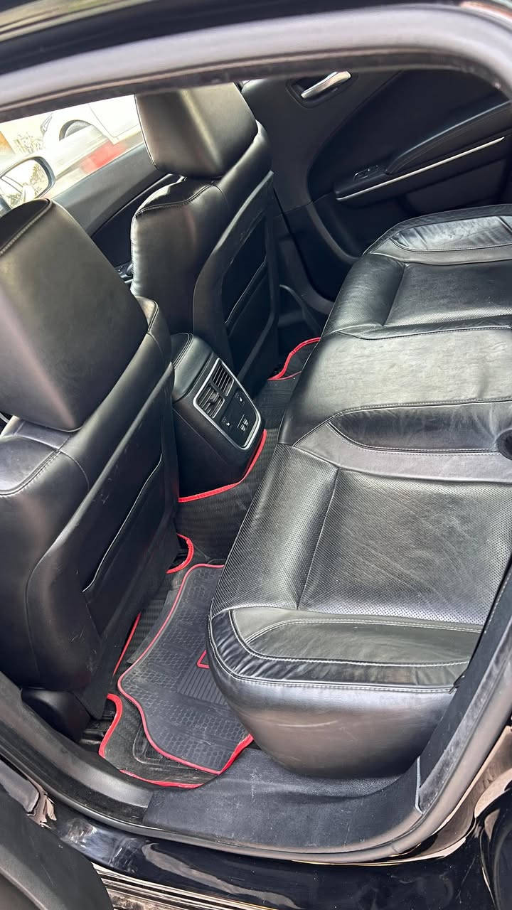 السلام عليكم... جارجر 22 اصل اصل بسمي رقم بغداد انكليزي السياره فول للأخير بدون ذكر المواصفات ماشيه 108 سياره جاهزه ماذب عليه 1000 دينار حداديه تخم تاير ريحت الشركه بيه سياره بيه بارد بطرف الباب الخلف السائق موضح بالمقطع وبيه طخه بدعاميه الخلفيه خفيفه بس بالقفل مال الجنطه فقط لاواصله حوض ولا كلشي والباقي كفاله السياره وارد كندي السعر المطلوب 228 بيه مجال بسيط للاستفسار الاتصال على الرقم *********** العنوان ذي قار قضاء الشطره
